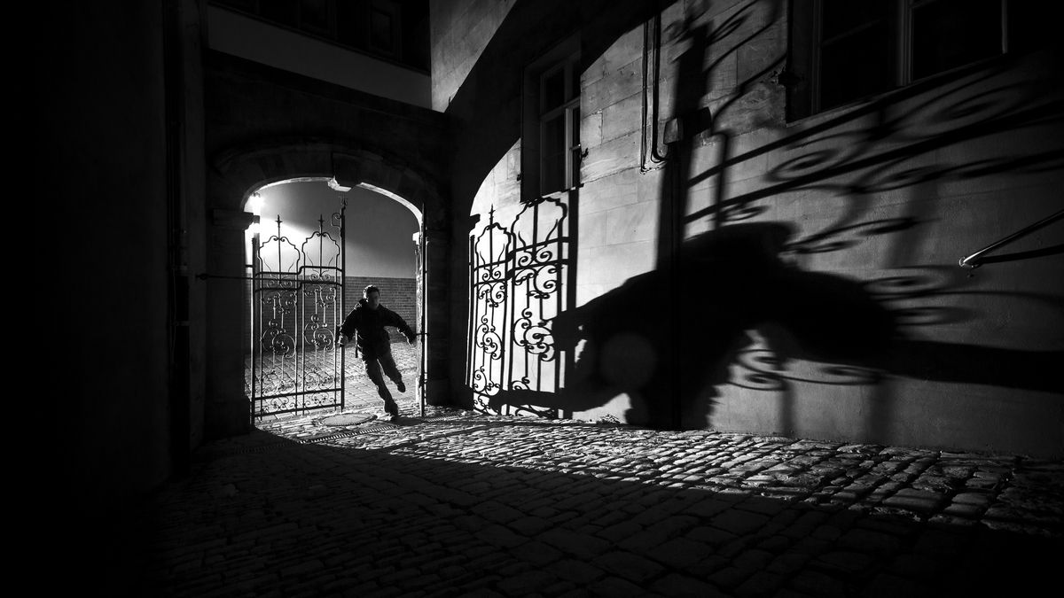 Knarre, Kippe, Whisky und ein Mordsweib